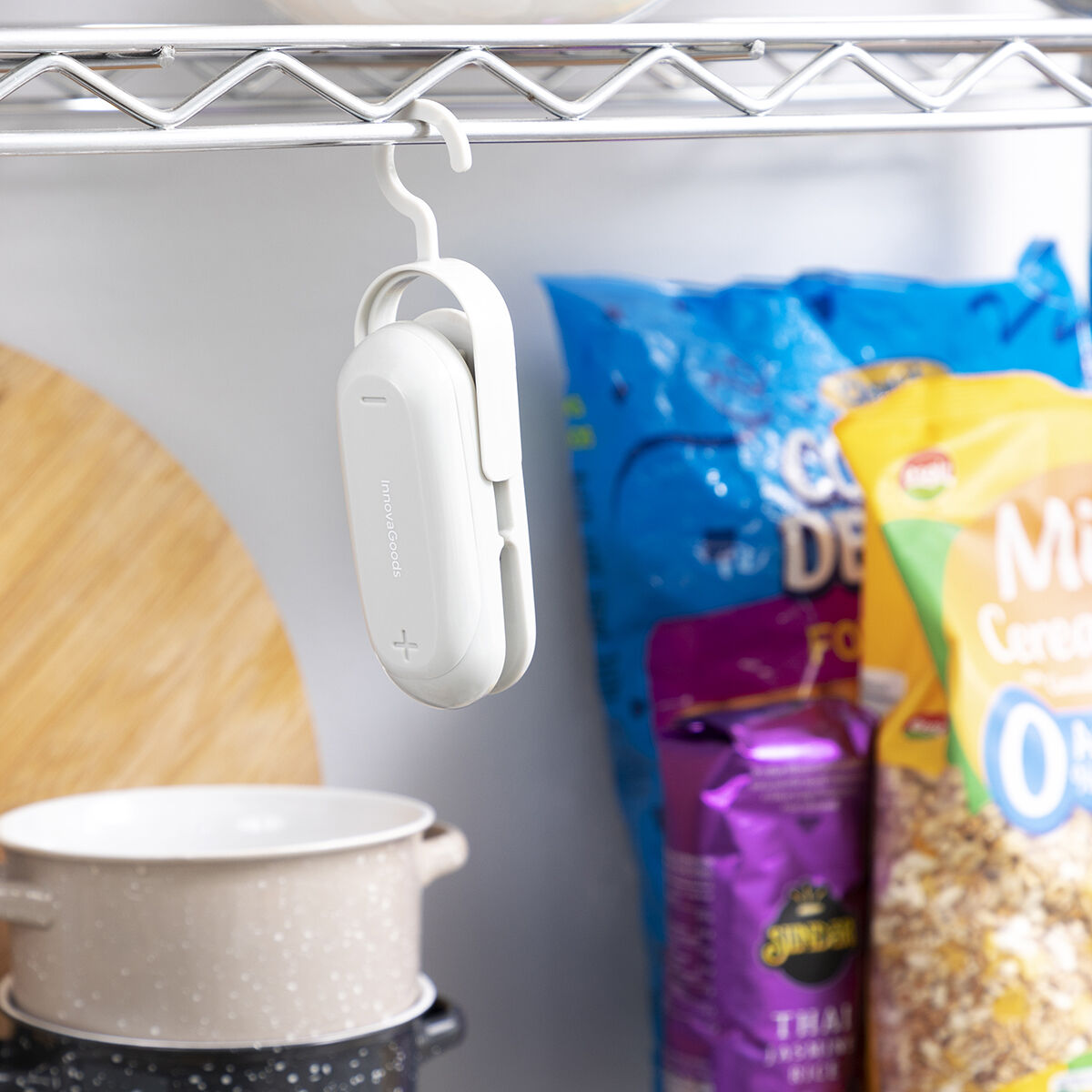 2-in-1 Mini Bag Sealer with Cutter & Magnet/Hook – Portable Heat Sealer for Plastic Bags – Kitchen Fresh-Keeping Gadget