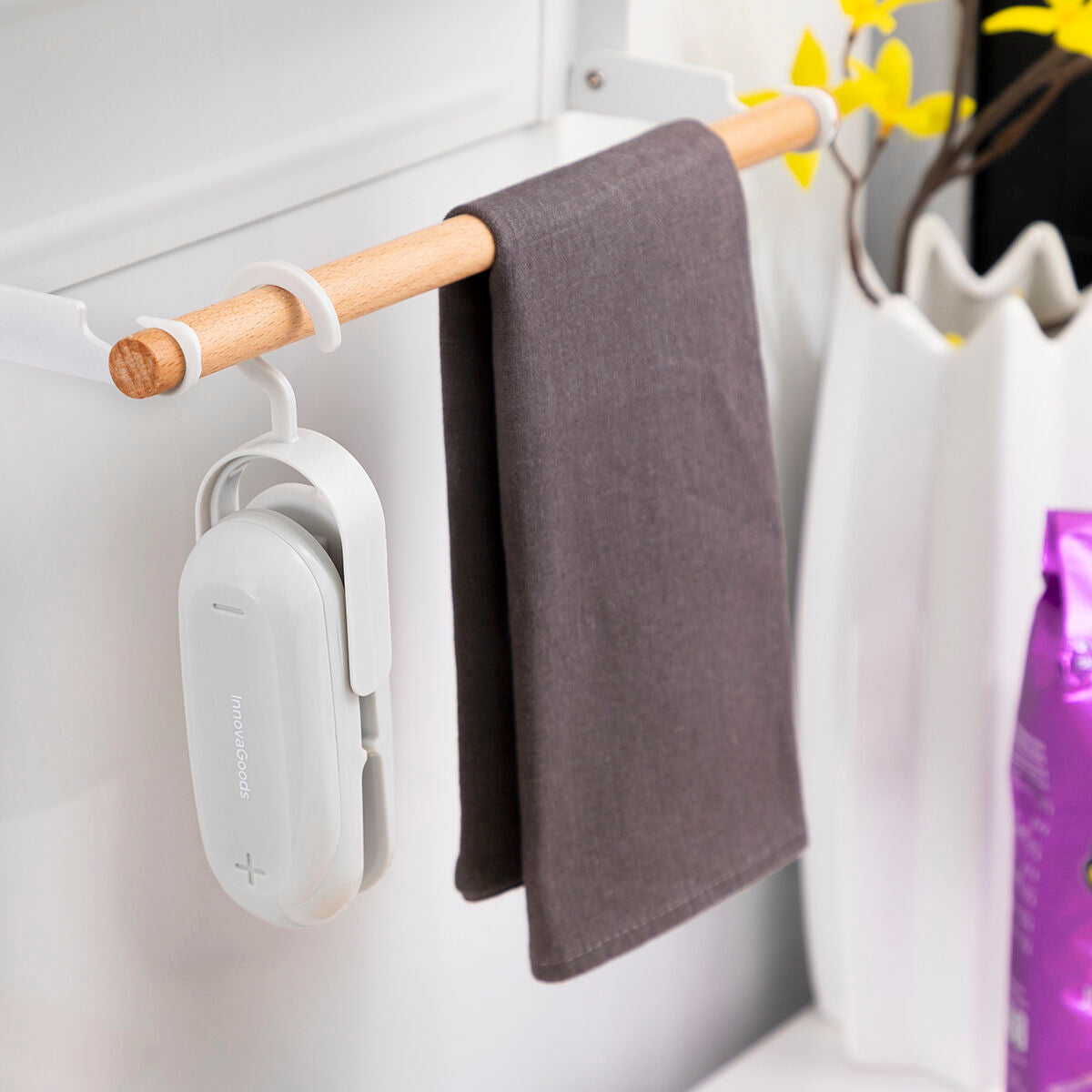 2-in-1 Mini Bag Sealer with Cutter & Magnet/Hook – Portable Heat Sealer for Plastic Bags – Kitchen Fresh-Keeping Gadget