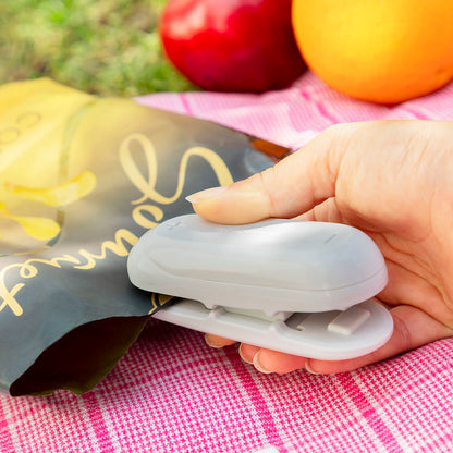 2-in-1 Mini Bag Sealer with Cutter & Magnet/Hook – Portable Heat Sealer for Plastic Bags – Kitchen Fresh-Keeping Gadget